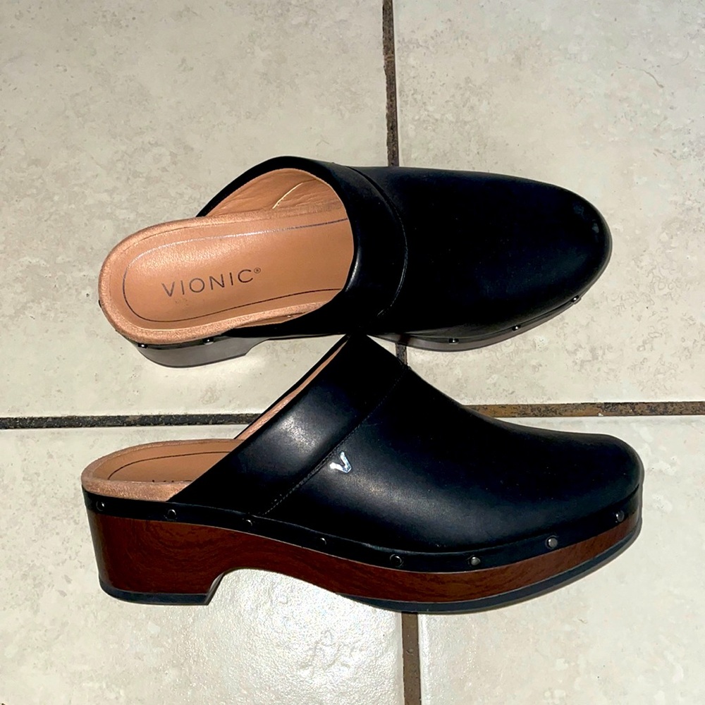 Vionic Clogs
